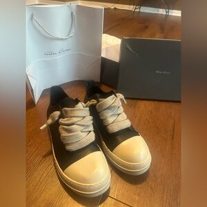 Rick Owen’s DRKSHDW jumbo laces
Size 11